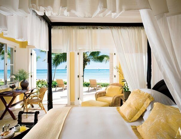 bedroom-with-view-ocean-balcony